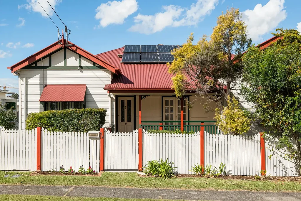 Lutwyche 4कमरा Contemporary Character with Flexible Dual Living in a Quiet Inner-City Pocket