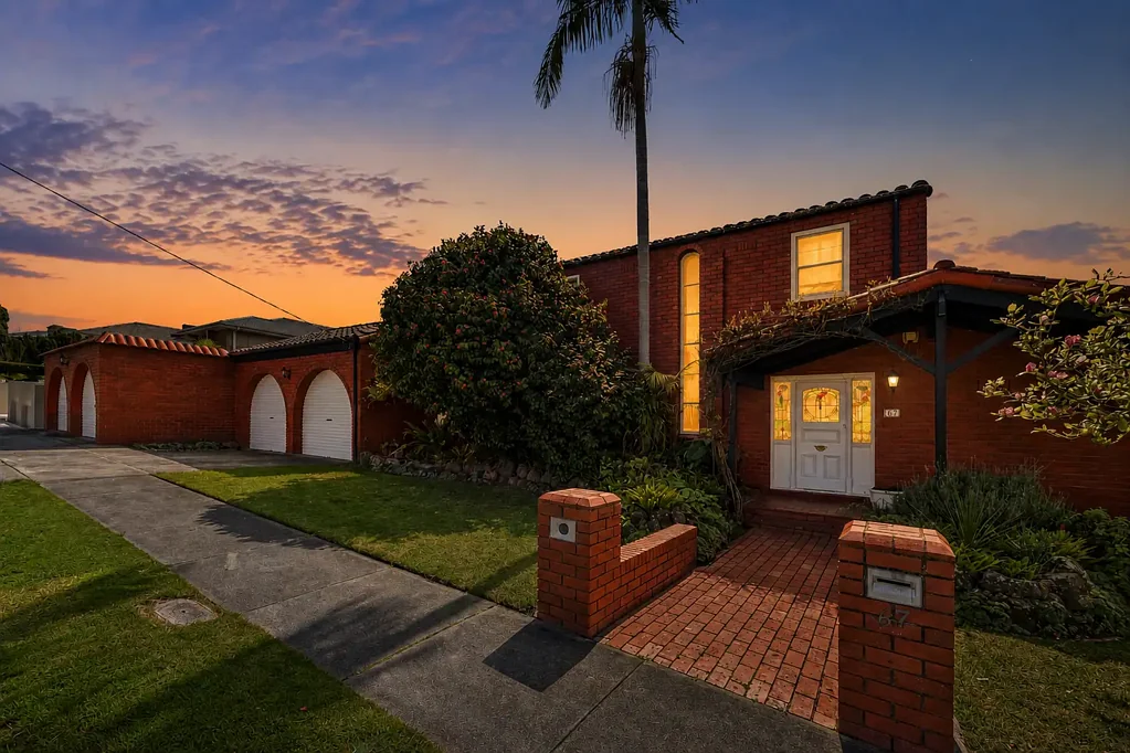 Glen Waverley 4બેડરૂમ Timeless Character, Exceptional Space & Effortless Family Living