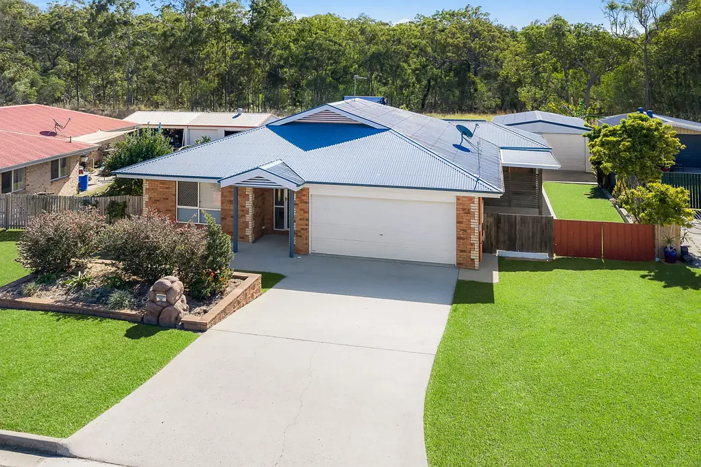 Clinton 4Habitaciones FAMILY HOME WITH SPARKLING IN-GROUND POOL & LARGE SHED!!