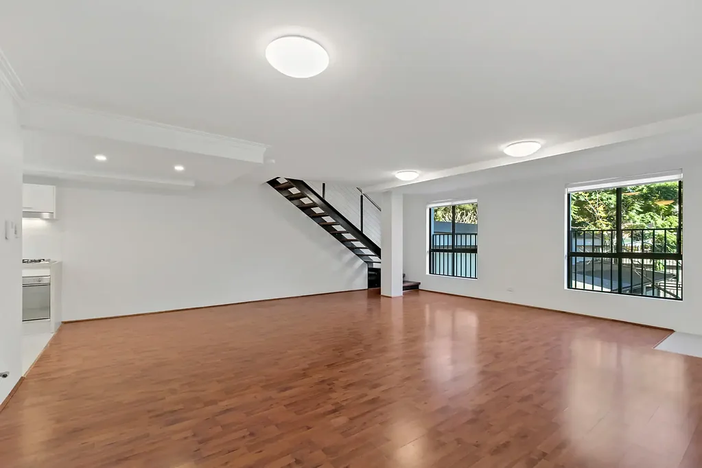 Expansively proportioned, split level apartment in outstanding location