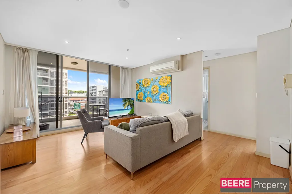 1  Week Rent Free -Furnished or Unfurnished with Floorboards and Great Floor Plan