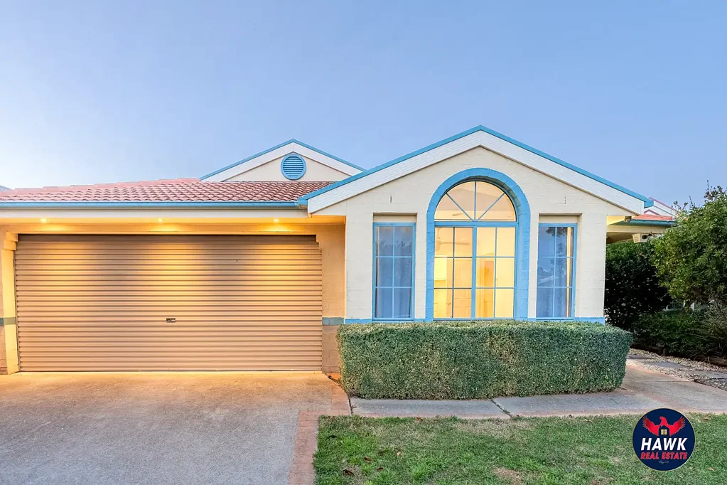 Amaroo 3ห้องนอน Beautifully Maintained, Move-In Ready Single-Level Family Home with Outstanding Outdoor Entertaining in Peaceful & Highly Desirable Amaroo Location