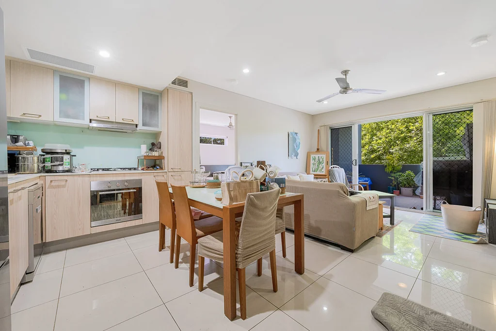 2/221 Sir Fred Schonell Drive, St Lucia, QLD 4067
