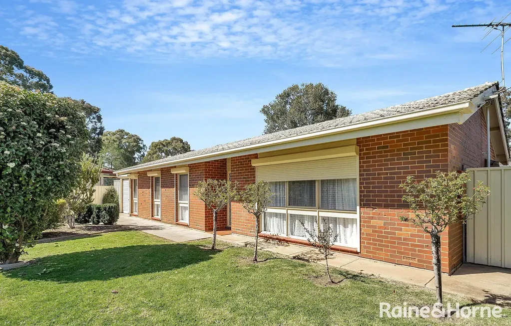 Morphett Vale 3房  An Updated, Neat Home On A FULL-SIZE Block