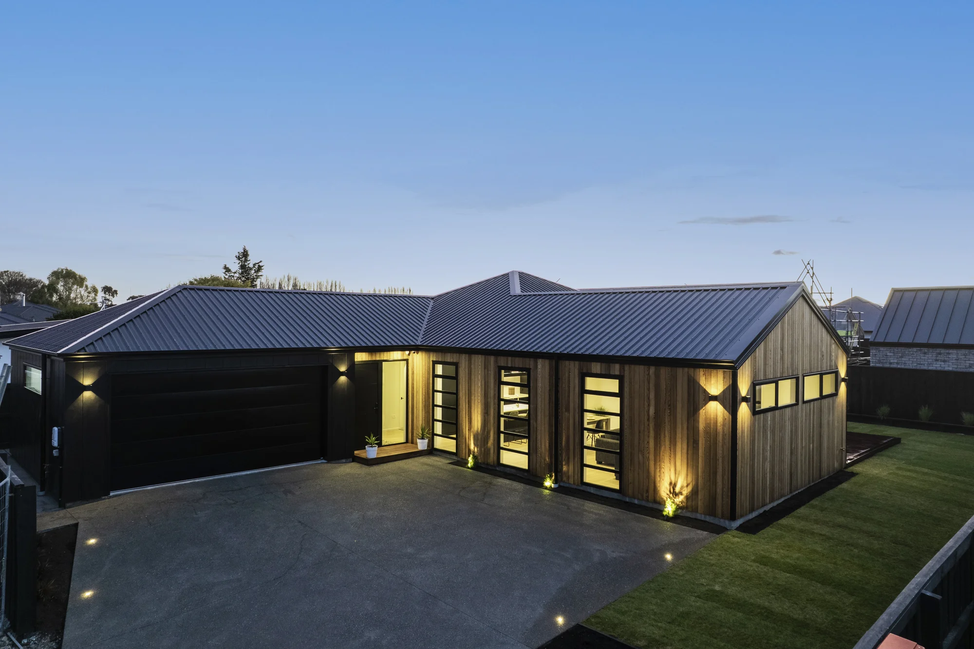 Marshland 3Kwarto Show Stopper! Well Above the Average New Build.