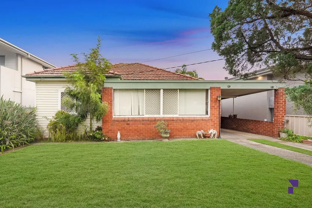 Greenacre 3ห้องนอน Family home set on a beautifully landscaped 758.8sqm north-facing parcel