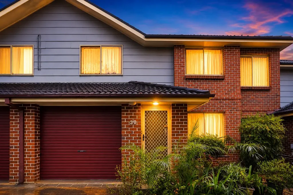 Kingswood 3ห้องนอน Convenient Living - Spacious Townhouse Just Minutes to Station & Hospital !!