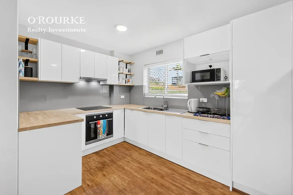 Coastal Sophistication in an Unbeatable Scarborough Setting