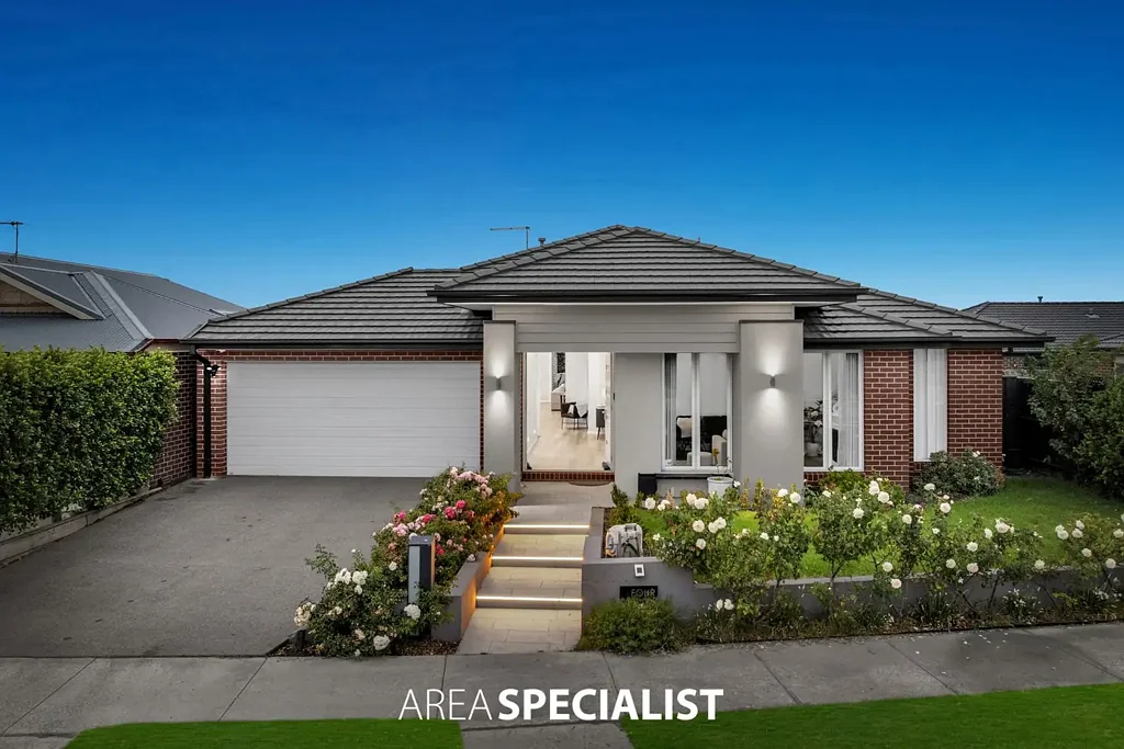 4 Thoroughbred Drive, Clyde North, VIC 3978