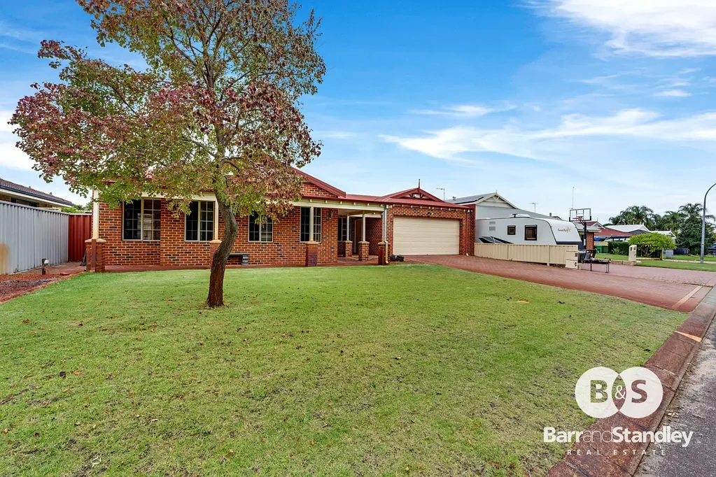 Glen Iris 4कमरा Exceptional 4x2 Home with a Large Patio and Shed !