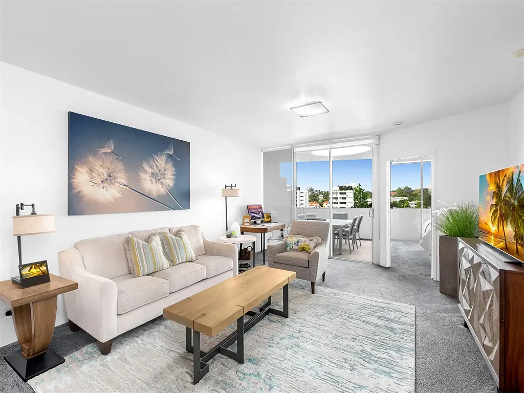 Fully Furnished Top Floor City Views  Resort Style