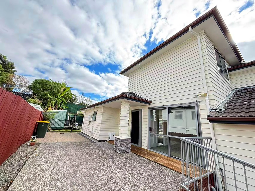 Lovely Two Bedroom Unit + Potential Office/Stu...