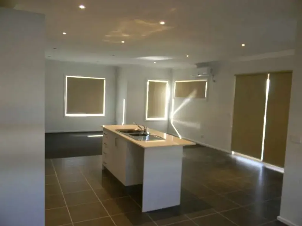Great townhouse close to all Craigieburn has to offer