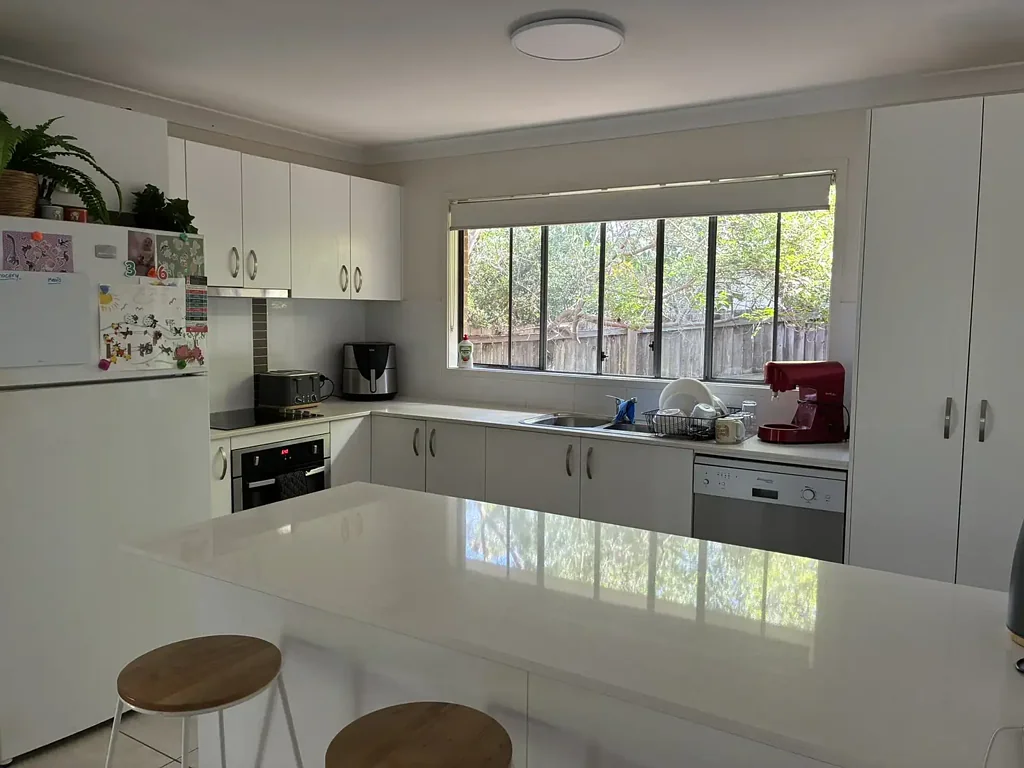 Kallangur 4chambre FAMILY HOME WITH ALL YOU NEED 
SPACEIOUS LOT 498SQM OF ROOM TO MOVE