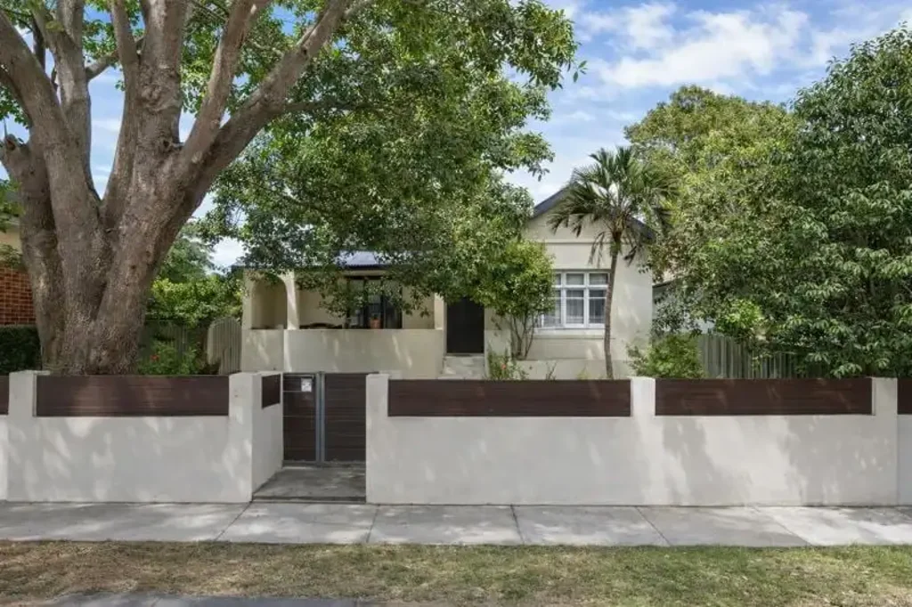 A unit/granny flat in the heart of Chatswood