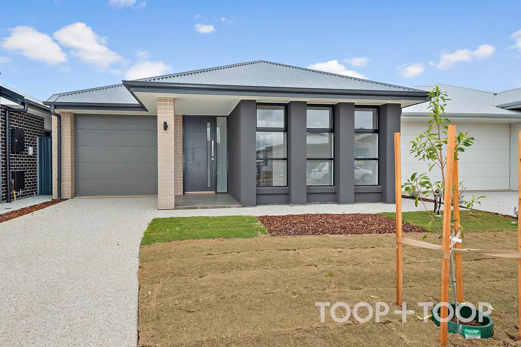 Stylish New Home in Thriving Angle Vale Community