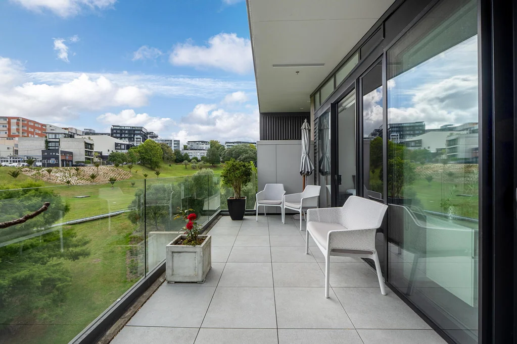 Eden Terrace 2房  Botox and Filler Required