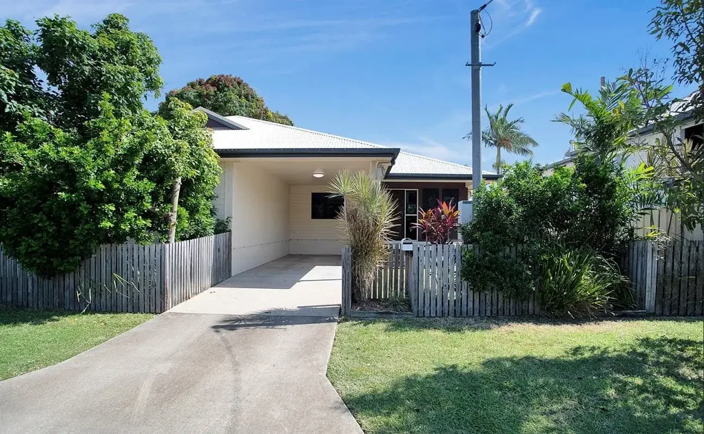 Modern Duplex - close to all amenities