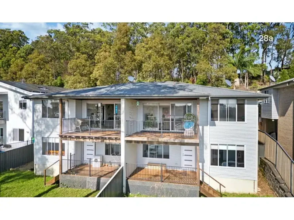 MODERN 3 BEDROOM - RARE FIND, 2 STOREY!
