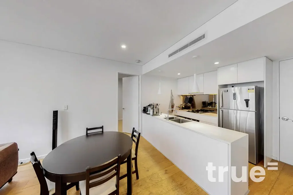 RARE DUAL ENTRANCE OPPORTUNITY WITH DOUBLE LOCK-UP GARAGE