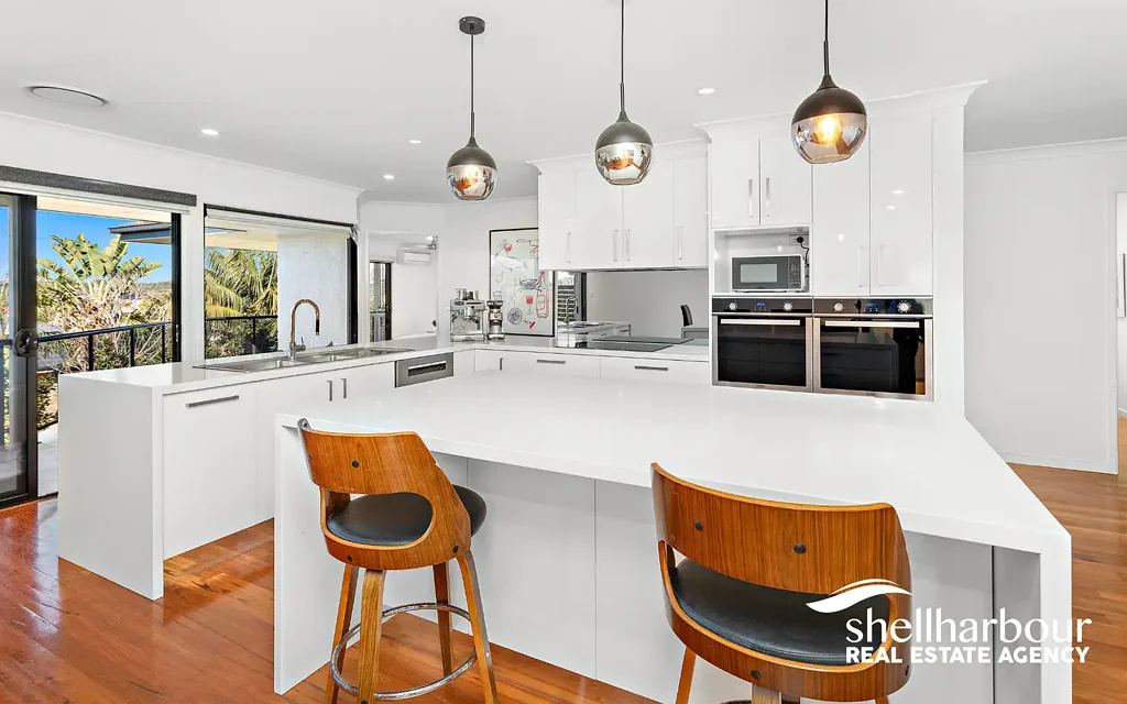 Shell Cove 5 Slaapkamer Modern Coastal Haven with Pool, Views & Versatile Living