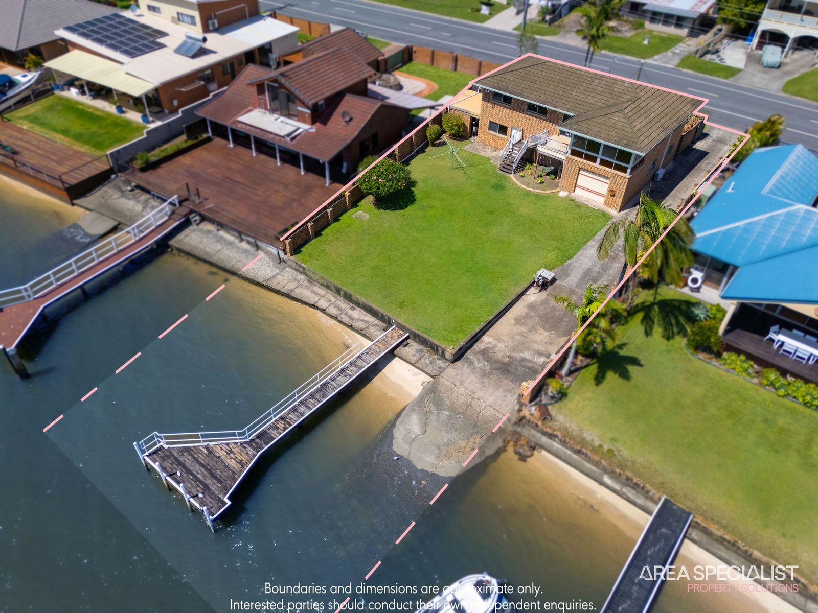 16 ESPLANADE, JACOBS WELL QLD 4208, 0 chambres, 0 salles de bain, House