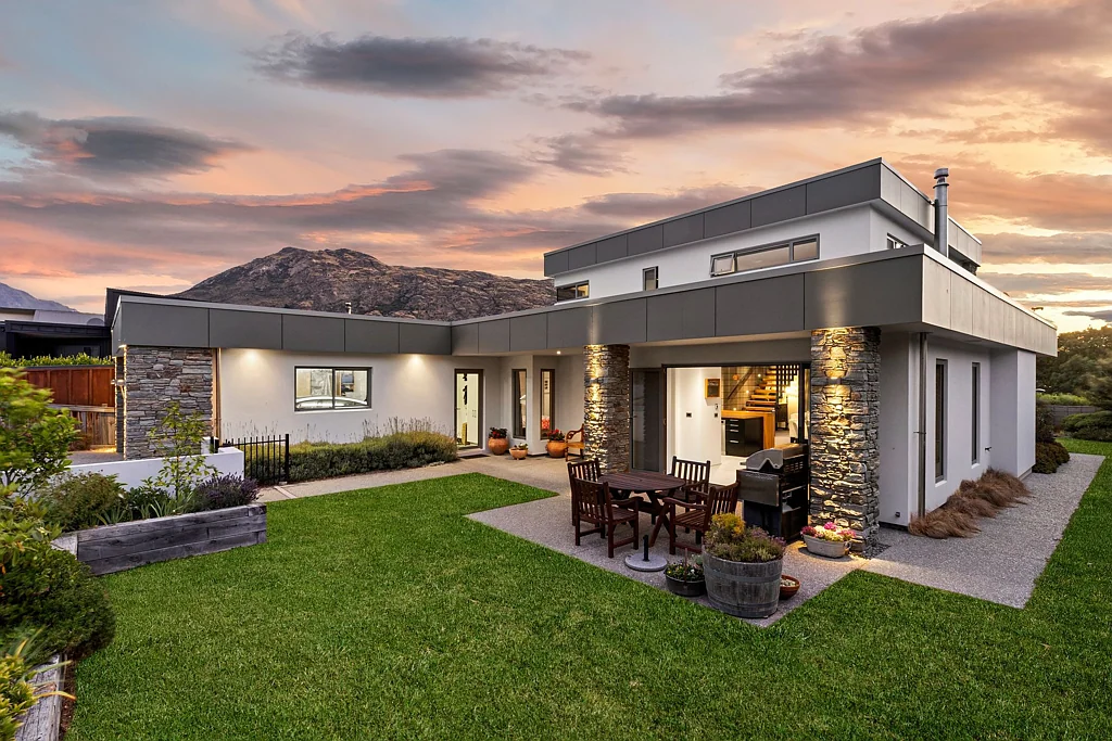Frankton 4Kwarto Exquisite Lakeside Living with Unparalleled Views