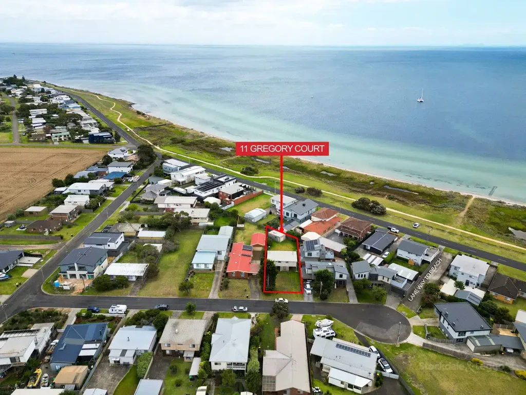 Indented Head 3ਬੈੱਡਰੂਮ The Perfect Getaway or Sea Change set on 697sqm approx