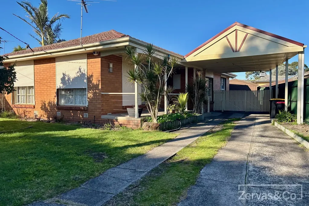 Family Home in Quiet Street Location