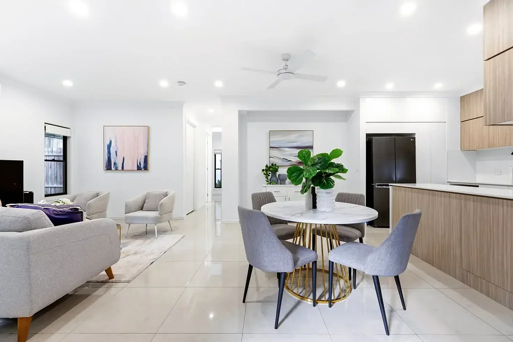 Mount Gravatt East 4房 优雅四卧室住宅，提供私密、宽敞和轻松的生活 Elegant Four-Bedroom Residence Offering Privacy, Space and Effortless Living