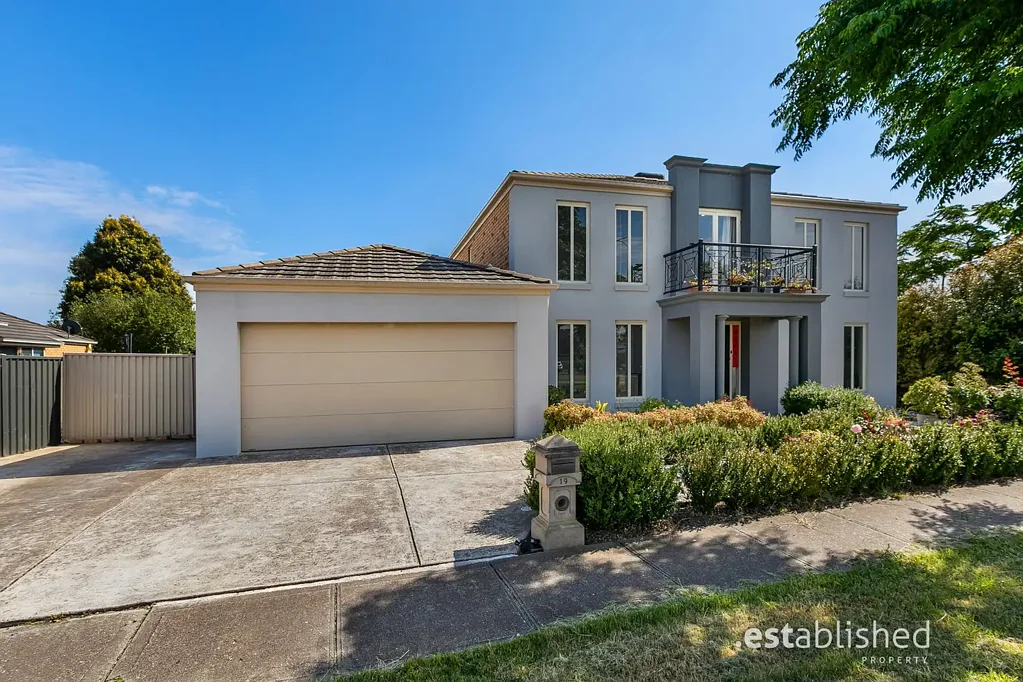 Modern Elegance with Spacious Family Living and Ideal Location