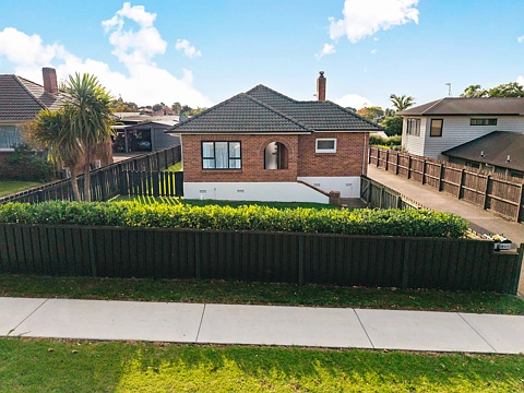 Pukekohe 3房  Owners Have Moved - Brick and Tile Starter