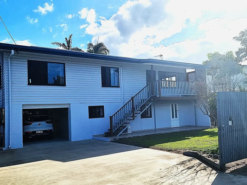 Bowen 3 Bedroom DUAL LIVING, CLOSE TO GOLF COURSE