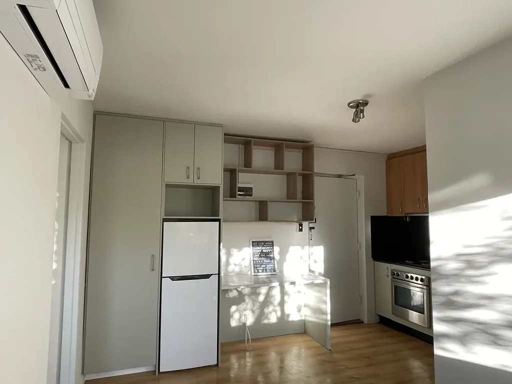 Light filled one bedroom apartment in Flemington