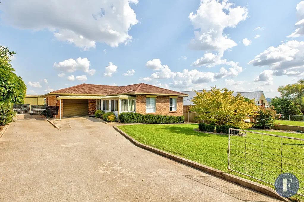Young 3Habitaciones A NEAT AND TIDY THREE BEDROOM HOME!