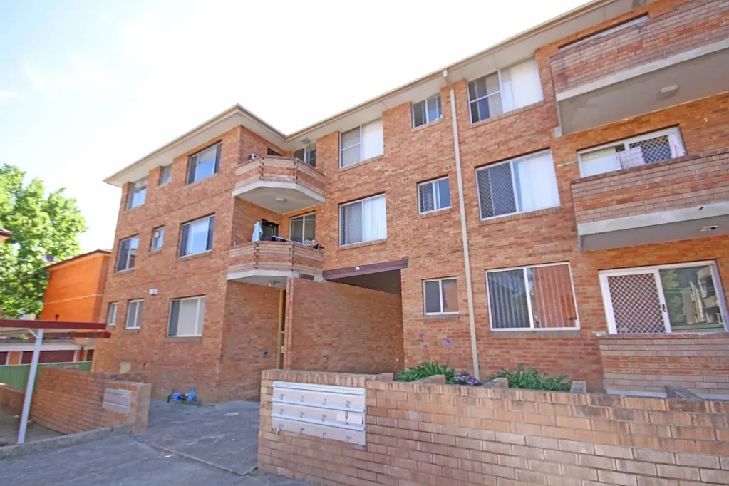 Recently updated large 2BR Unit with 1 car port.