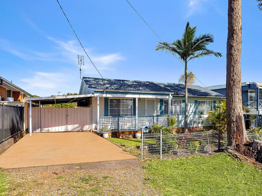 14 Cams Boulevard, Summerland Point, NSW 2259