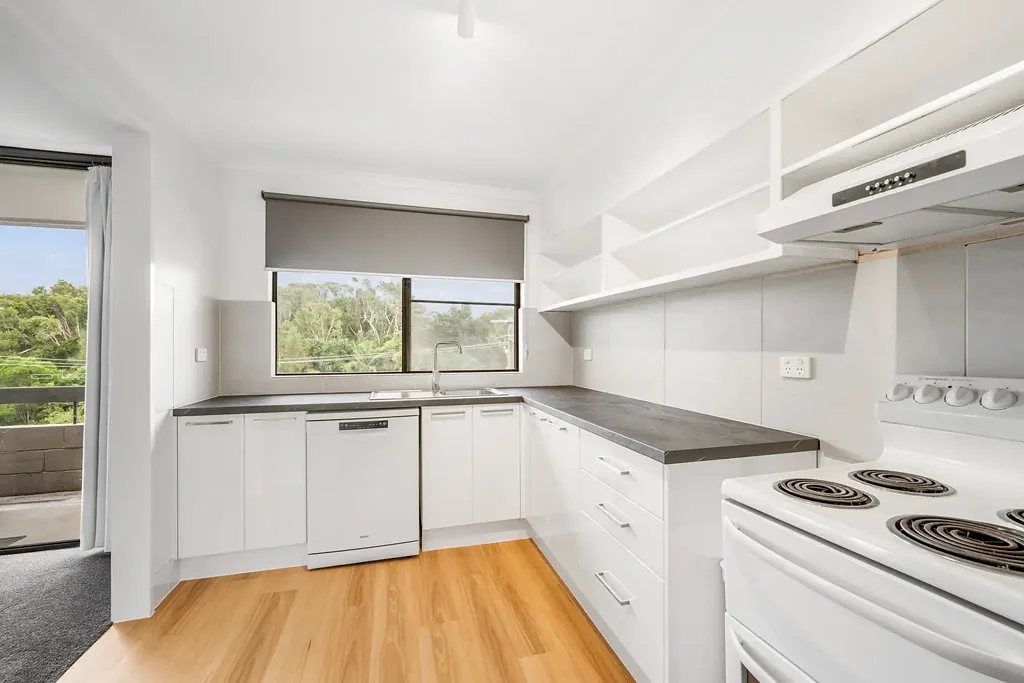Modern Beachside Living - 2 Bedroom Apartment in the Heart of Town