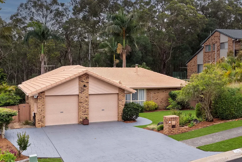 Shailer Park 5房 珍爱的家庭住宅，坐拥宁静丛林美景 A Cherished Family Residence with a Tranquil Bushland Backdrop