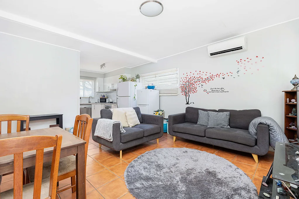Emerald 2部屋 GREAT INVESTMENT OPPORTUNITY, 3 x 2 BEDROOMS STRATA TITLED UNITS IN CENTRAL LOCATION