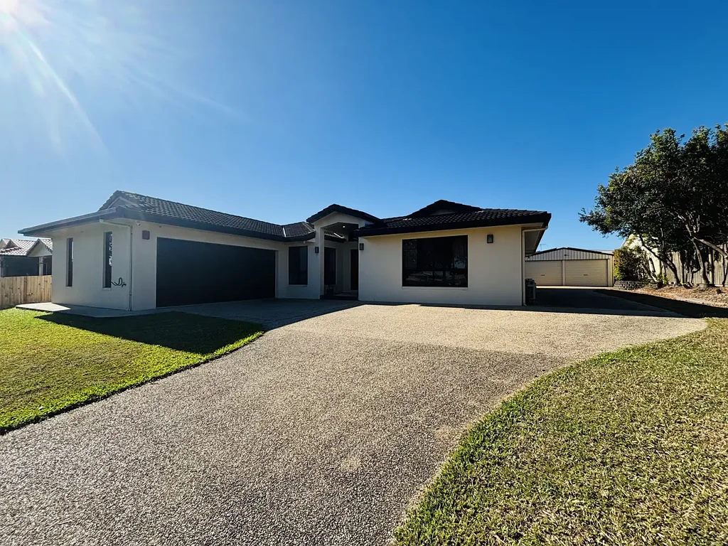 LARGE FAMILY HOME WITH POOL AND SHED