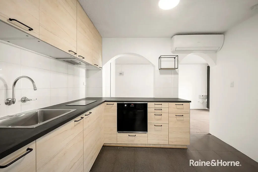Crestwood 2غرفة نوم A Smart Move for Investors or First-Time Buyers!