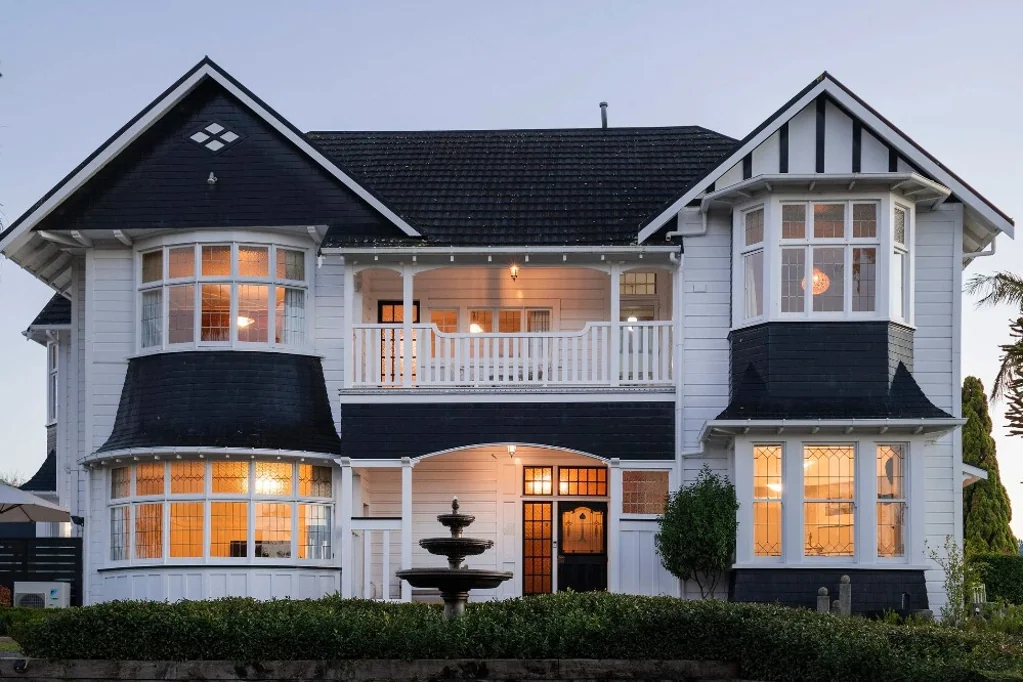 Whataupoko 6غرفة نوم Cedar House $1,850,000 (+GST if any)