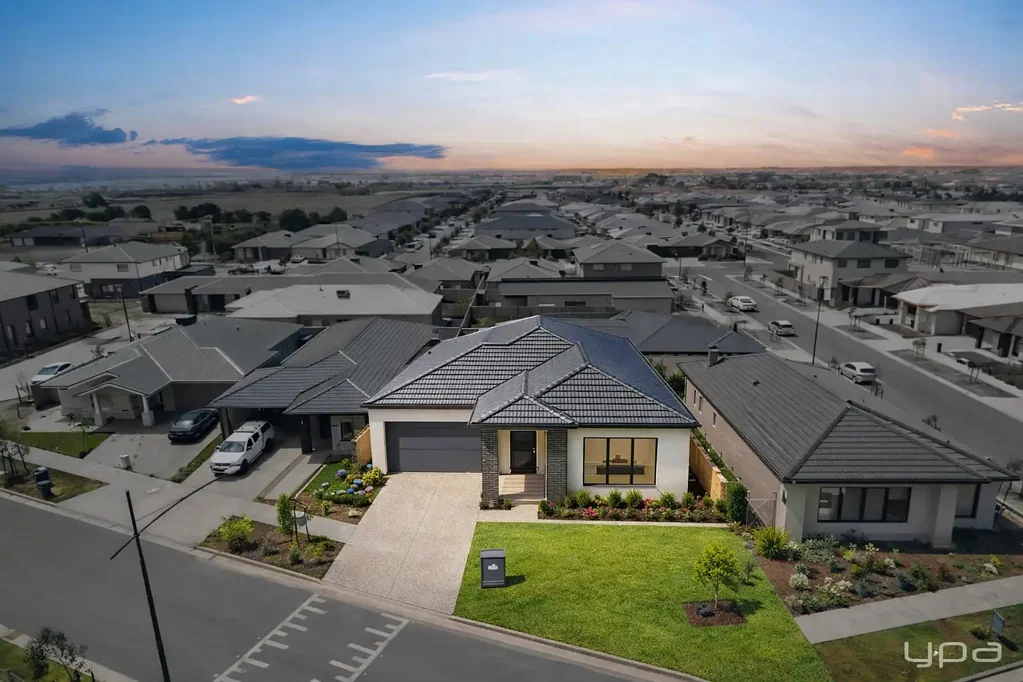 40 Adenmore Circuit, Deanside, VIC 3336