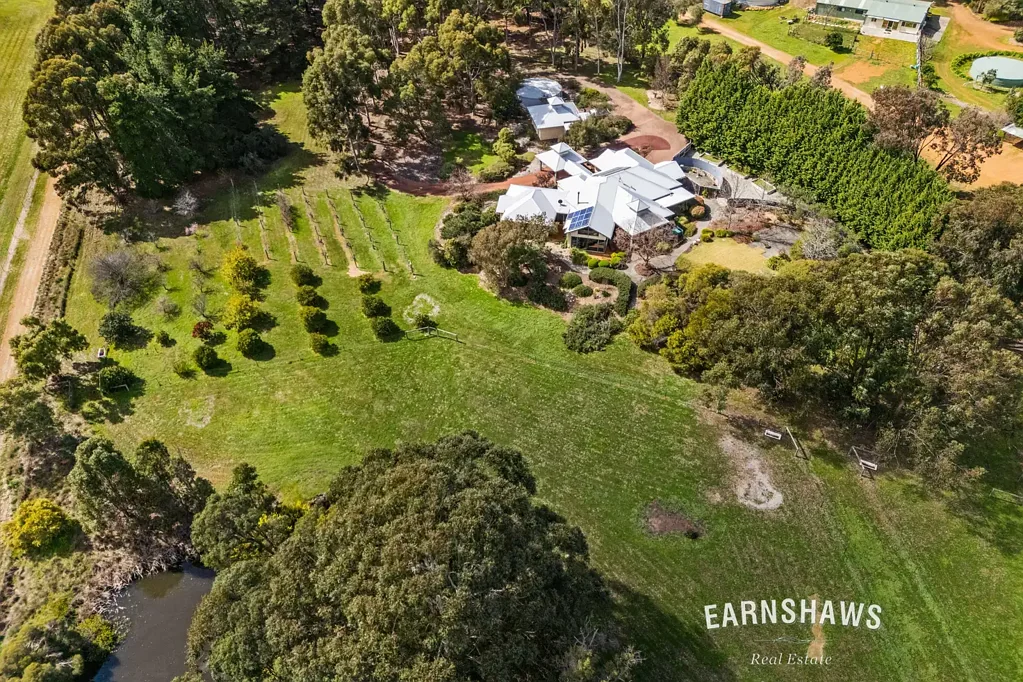 Gidgegannup 4房  Executive Country Living | 5 Pretty Acres
