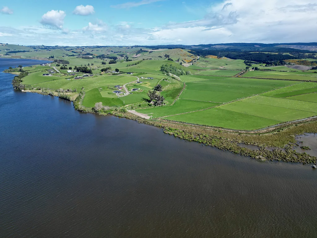Waihola  Lakeside Farm - 157 ha