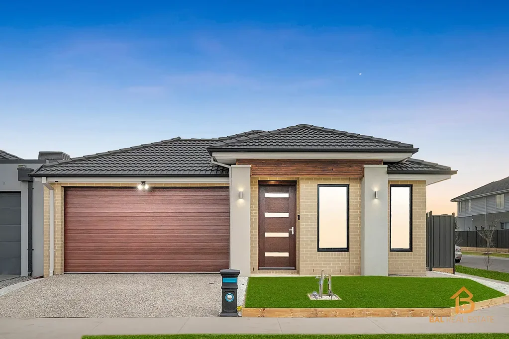 33 EQUESTRIAN STREET, Tarneit, VIC 3029