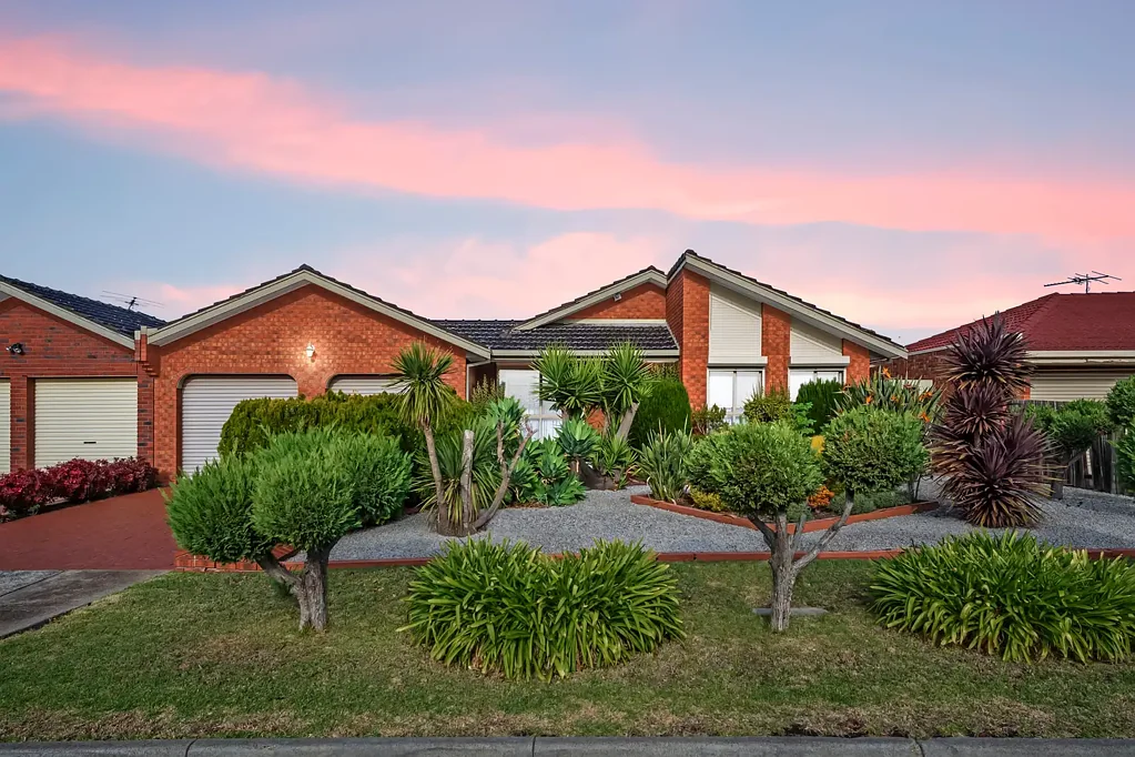 1 Liddicoat Court, Taylors Lakes, VIC 3038