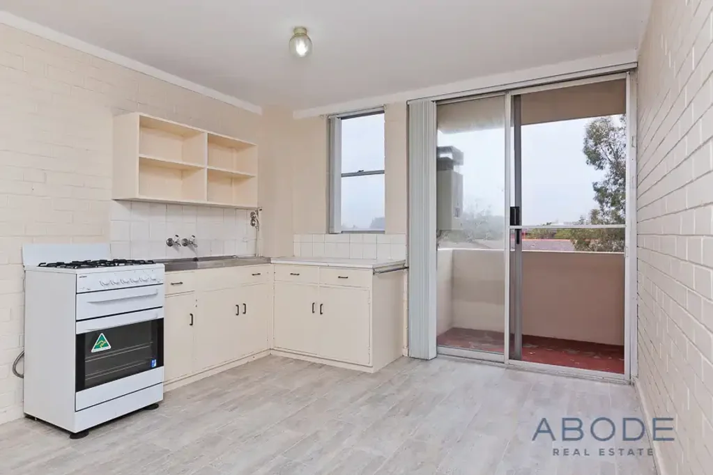 WELL LOCATED UNIT !