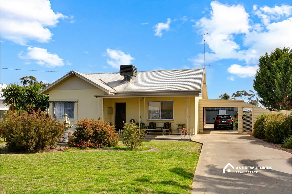 Cobram 3 Bedroom Quality Home on 1300m² with Subdivision Potential